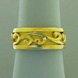 R251a Gold Koru wedding band